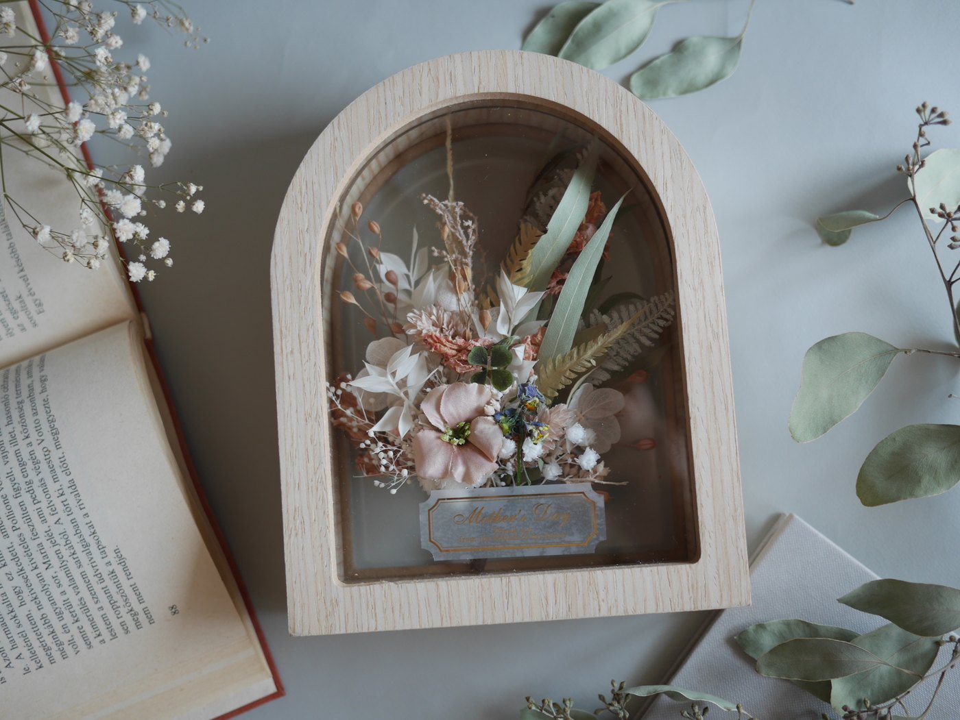 フラワーショップさまのアーチ型フレームの花